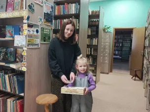 В городской библиотеке №4 работает пункт по сбору батареек «Сдай батарейку на утилизацию – спаси нашу планету!»